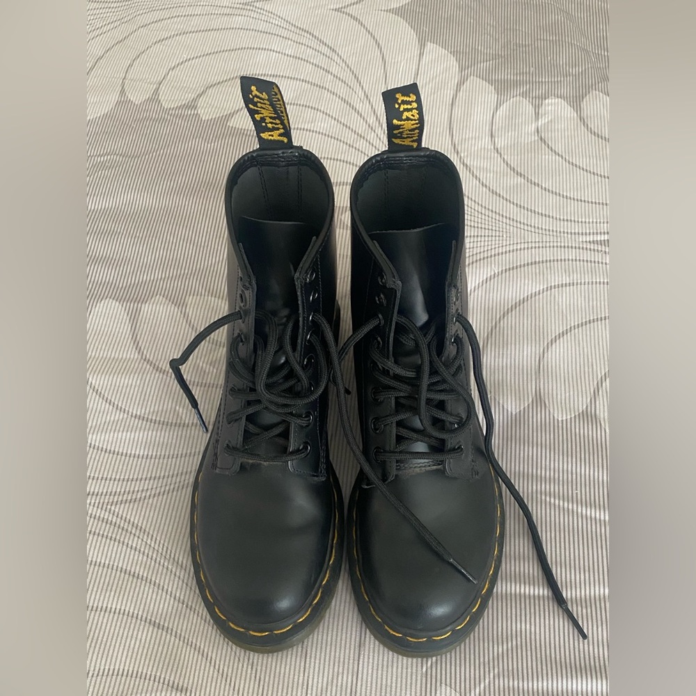 Doc Martin’s only wore twice in too short and don’t like on me. Like new!